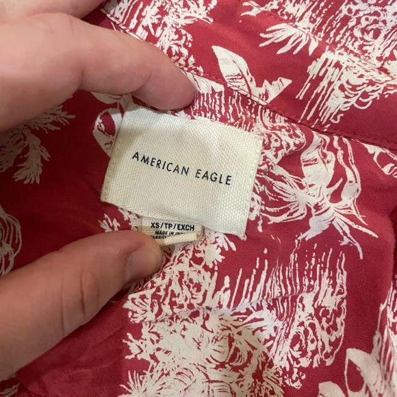 AMERICAN EAGLE Tropical / Hawaiian Print Crop Button Down with tie - size XS - Picture 3 of 4